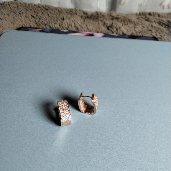 Assorted women earrings. Brand new never used. - Picture 5 of 5